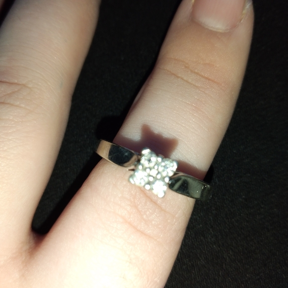 Ring - Picture 1 of 3